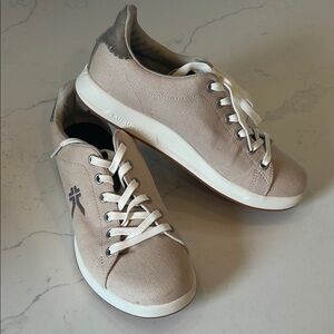 KURU Taupe Sneakers sz 7